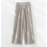Khakifarbene gestreifte Hose