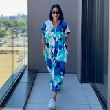 Blau mit weißem und blauem Laub